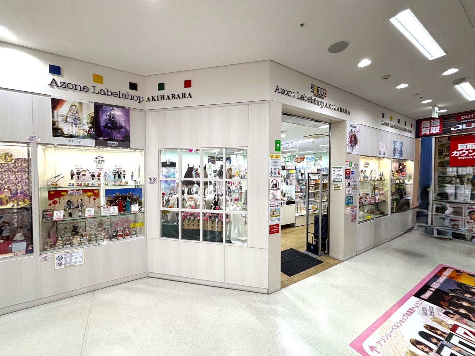 Azone Label exterior photo